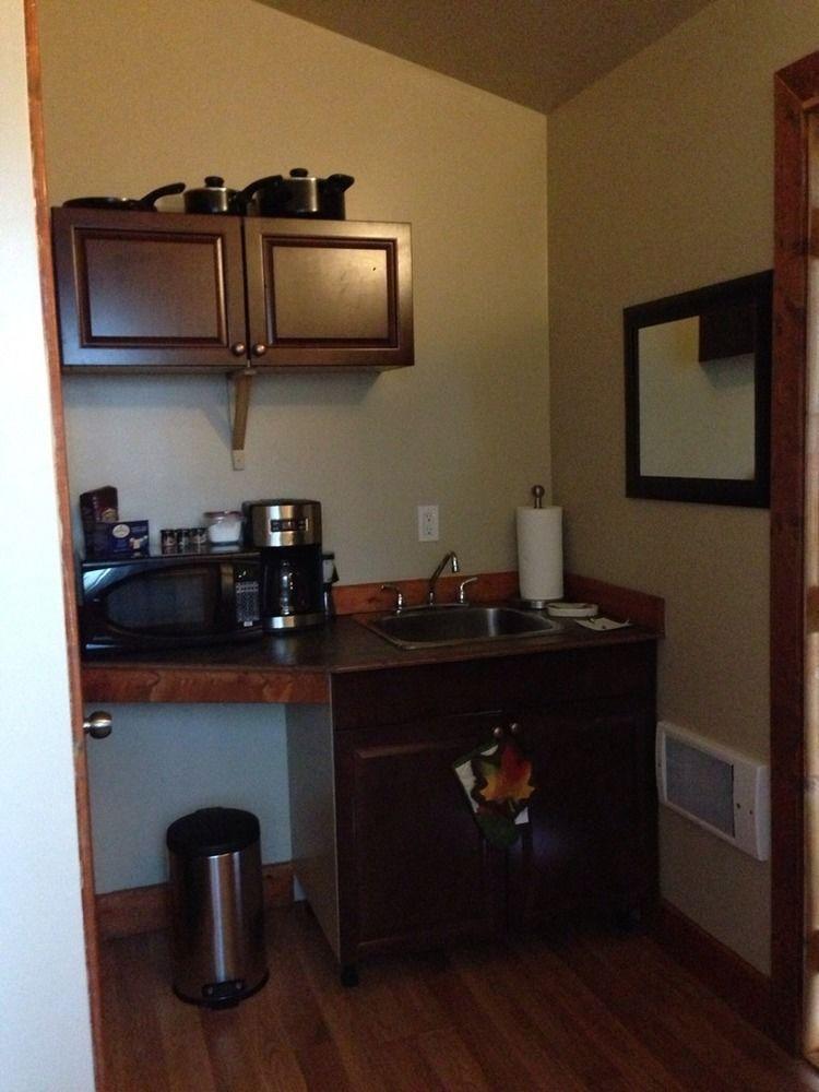 A-1 Alberni Inn Port Alberni Ngoại thất bức ảnh