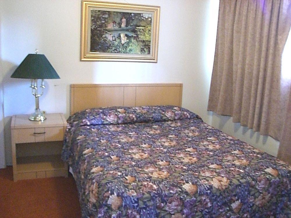 A-1 Alberni Inn Port Alberni Ngoại thất bức ảnh