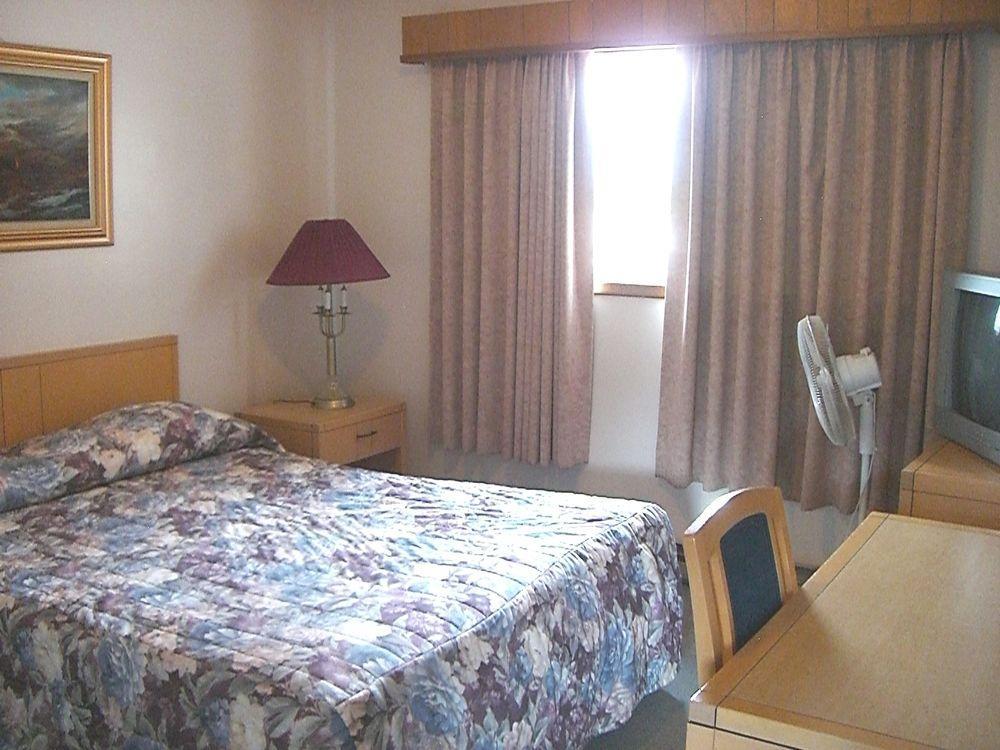 A-1 Alberni Inn Port Alberni Ngoại thất bức ảnh