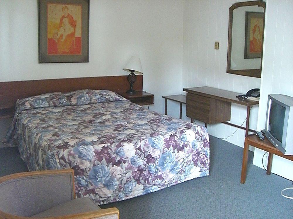 A-1 Alberni Inn Port Alberni Ngoại thất bức ảnh