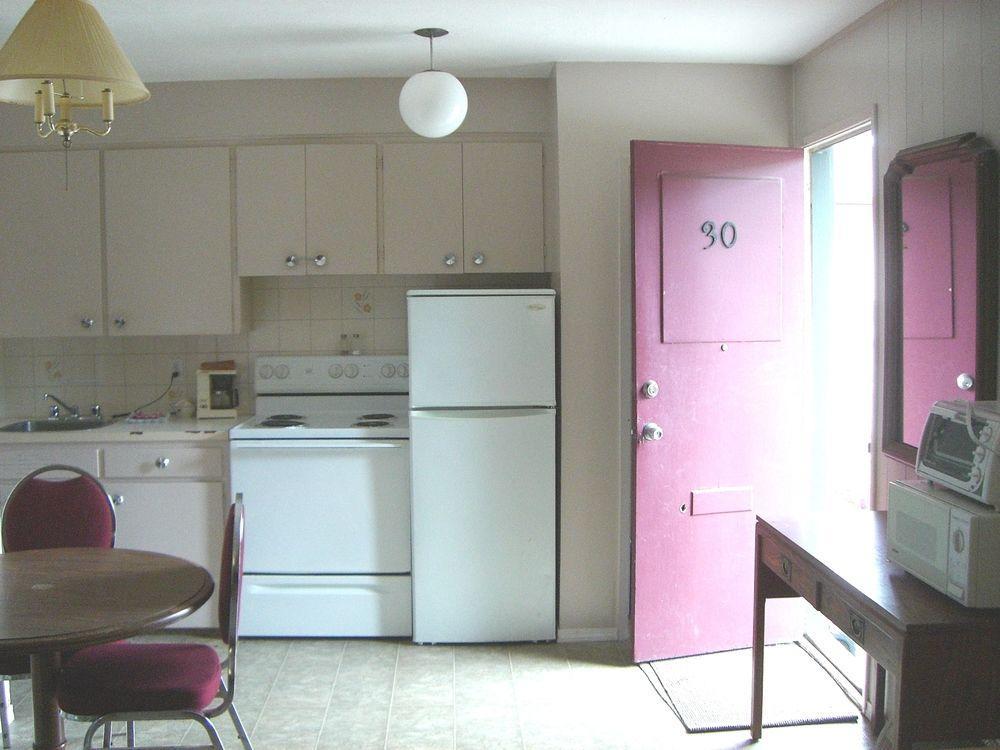 A-1 Alberni Inn Port Alberni Ngoại thất bức ảnh