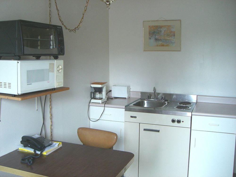 A-1 Alberni Inn Port Alberni Ngoại thất bức ảnh