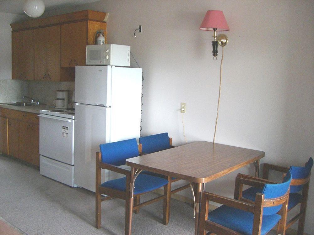 A-1 Alberni Inn Port Alberni Ngoại thất bức ảnh