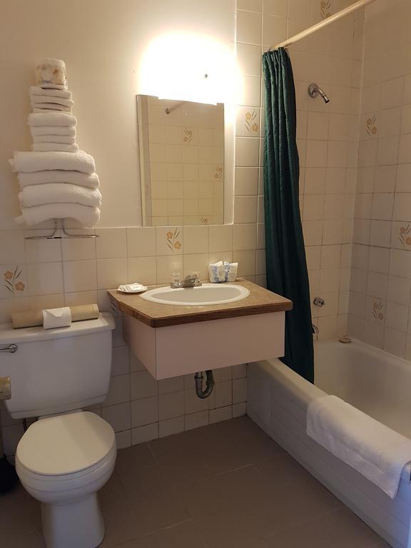 A-1 Alberni Inn Port Alberni Ngoại thất bức ảnh