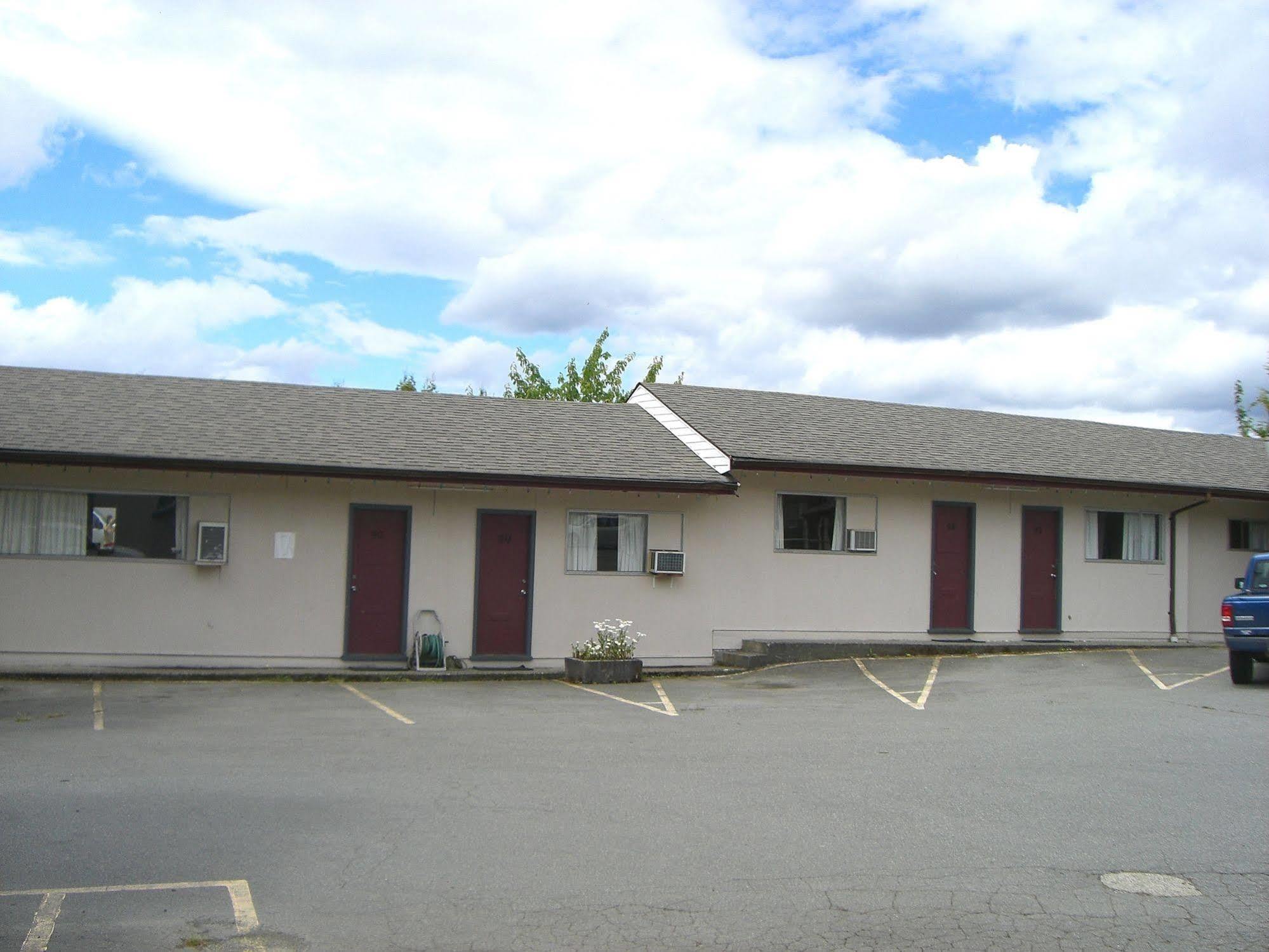 A-1 Alberni Inn Port Alberni Ngoại thất bức ảnh