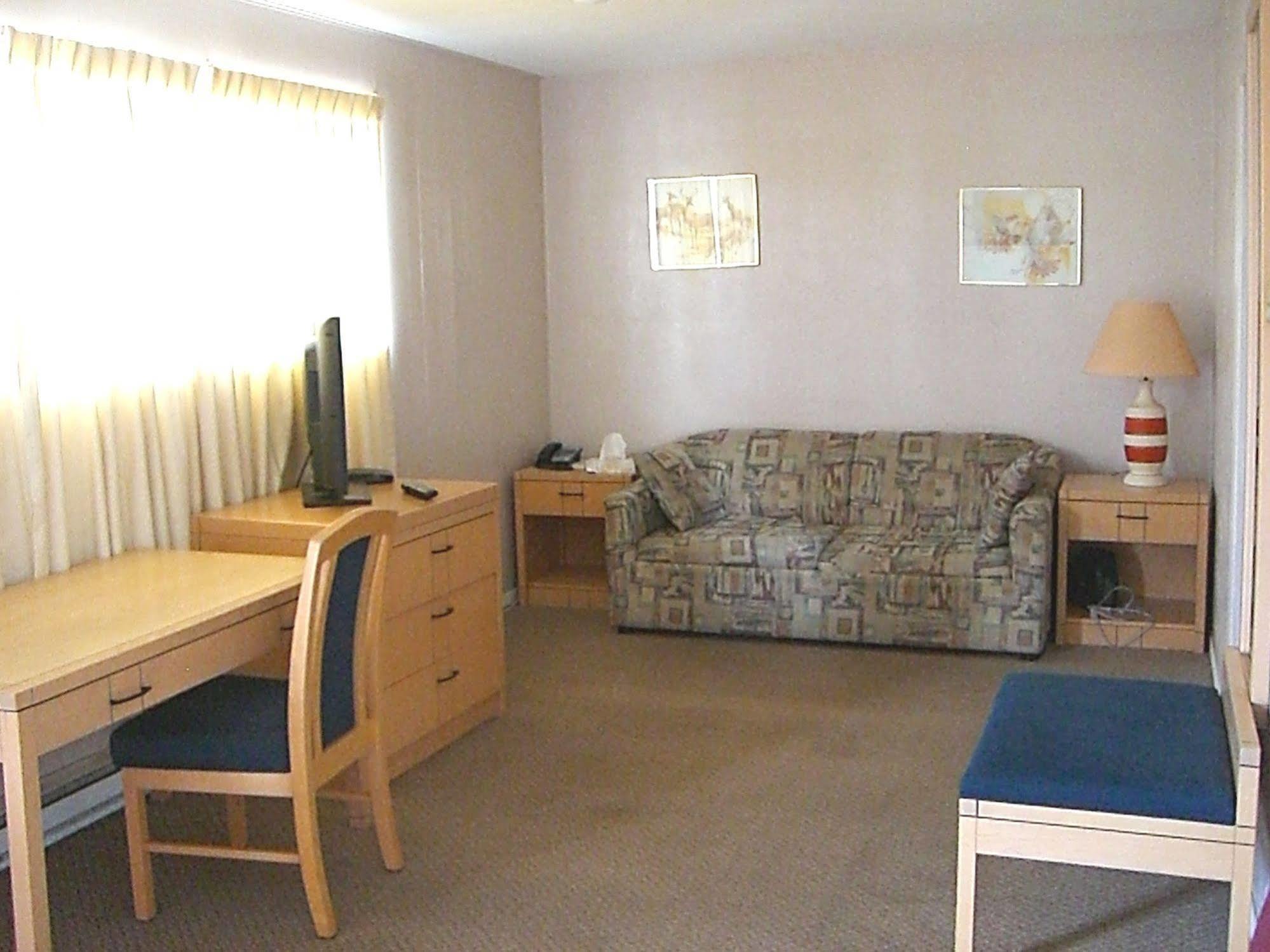 A-1 Alberni Inn Port Alberni Ngoại thất bức ảnh