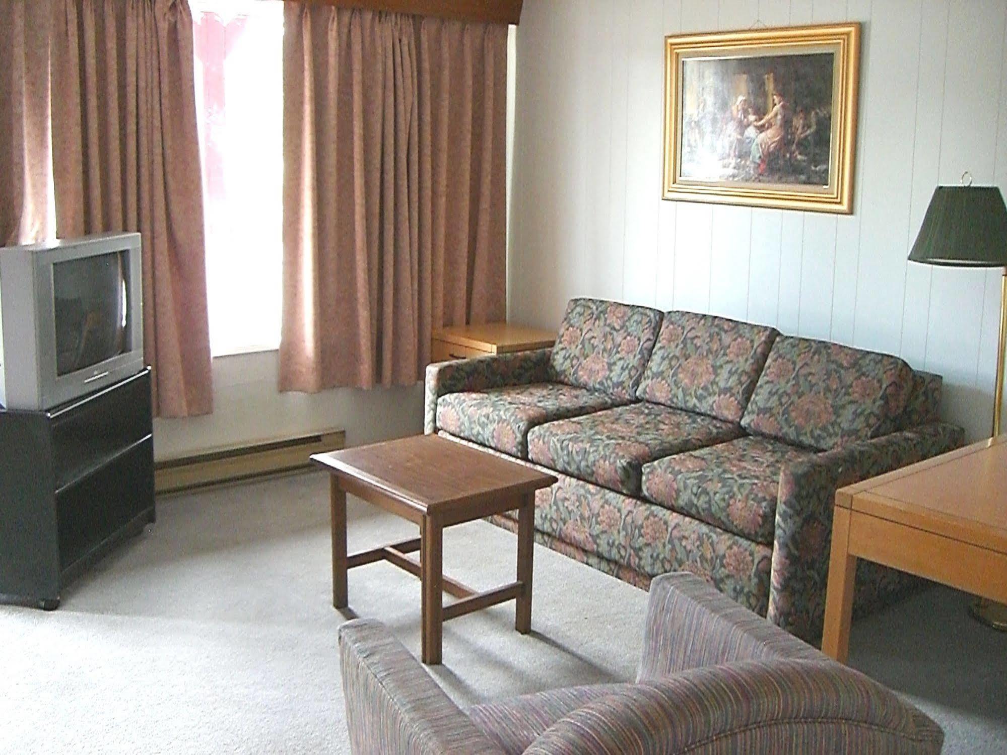 A-1 Alberni Inn Port Alberni Ngoại thất bức ảnh
