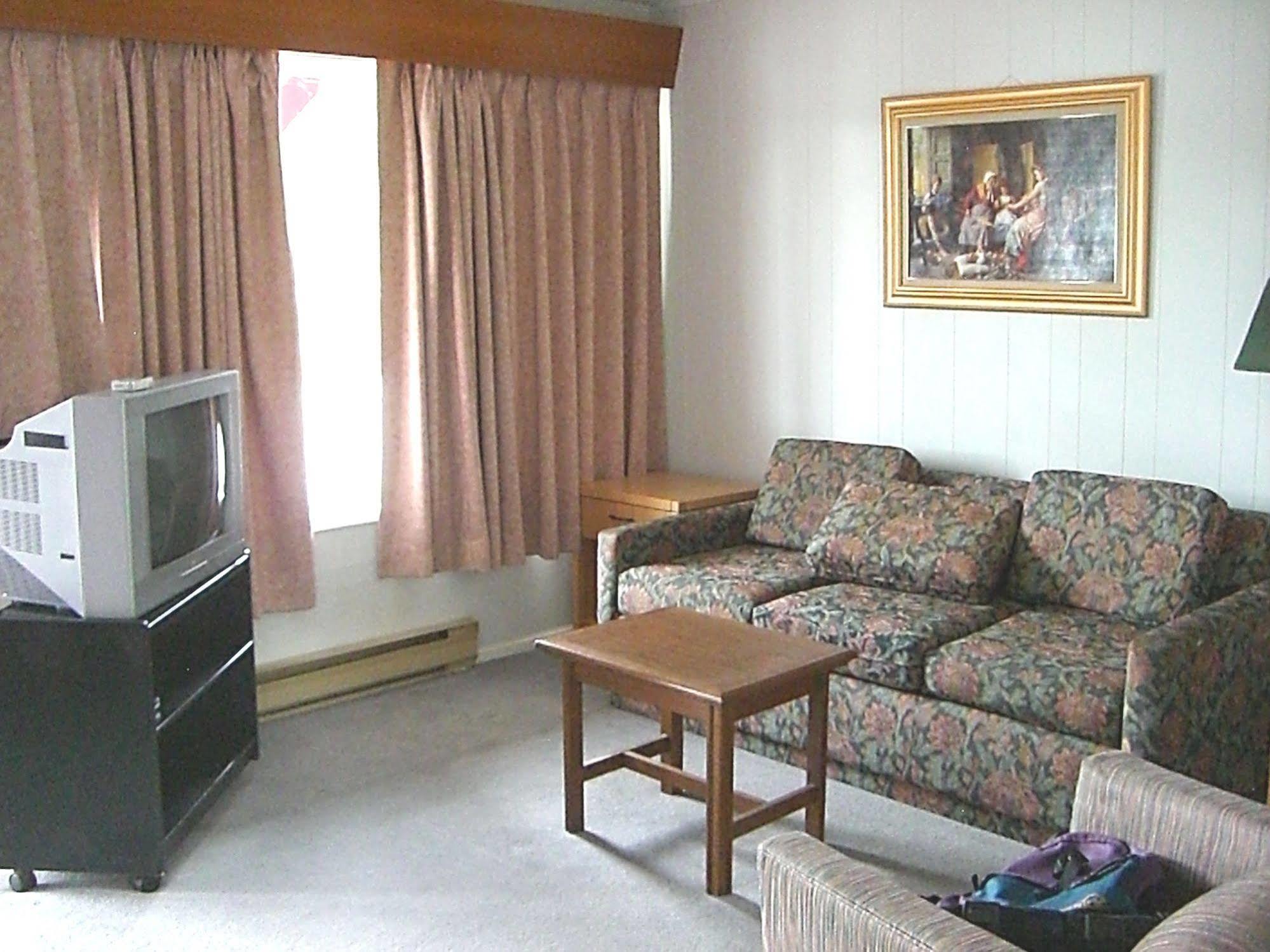 A-1 Alberni Inn Port Alberni Ngoại thất bức ảnh