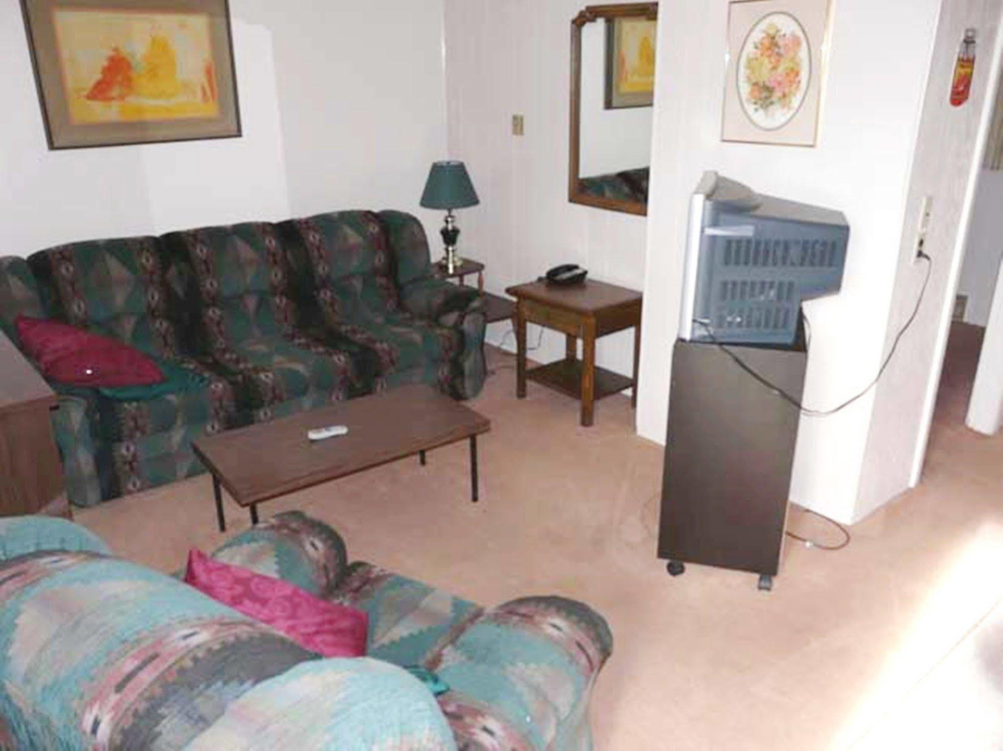 A-1 Alberni Inn Port Alberni Ngoại thất bức ảnh