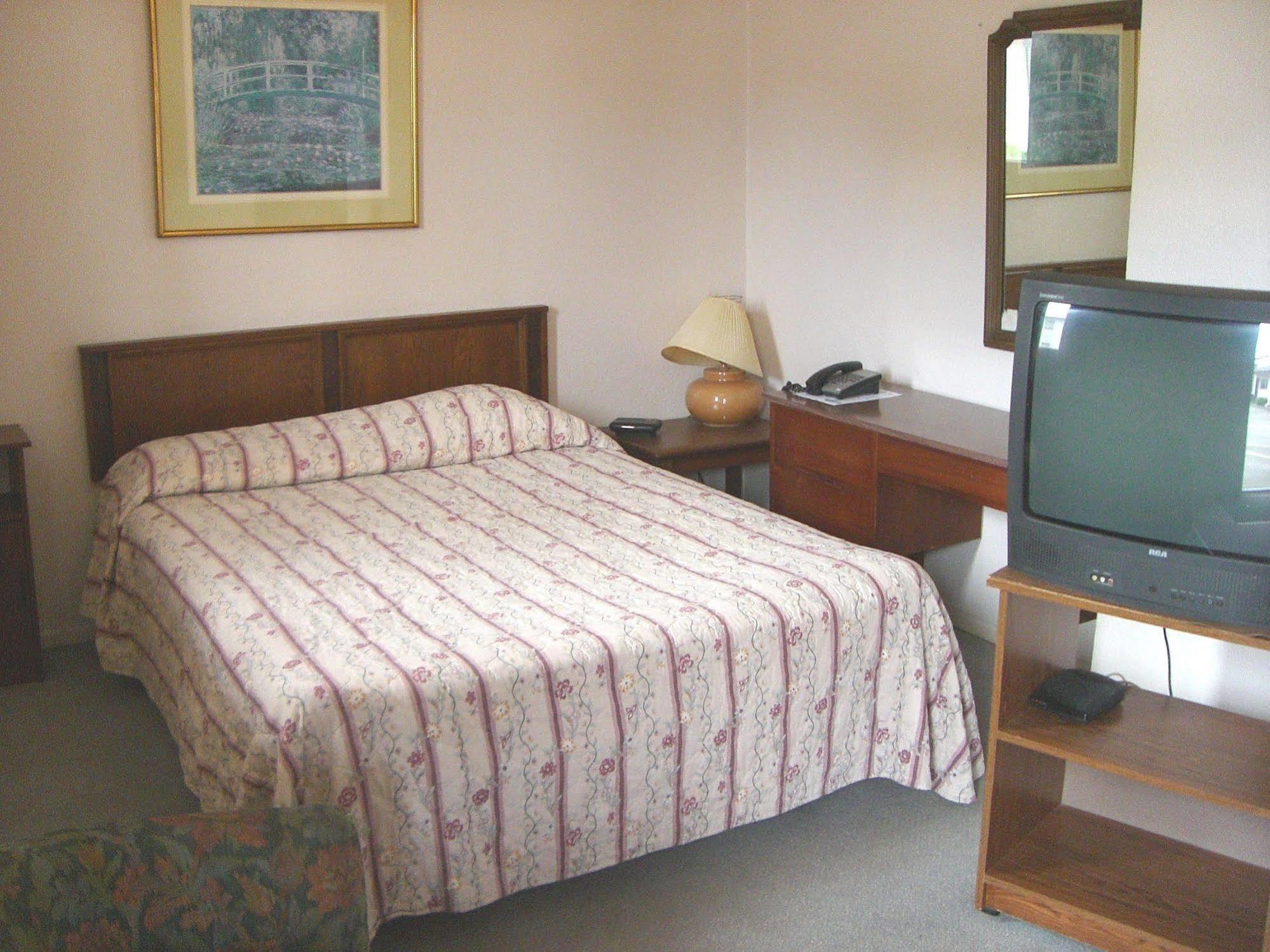 A-1 Alberni Inn Port Alberni Ngoại thất bức ảnh