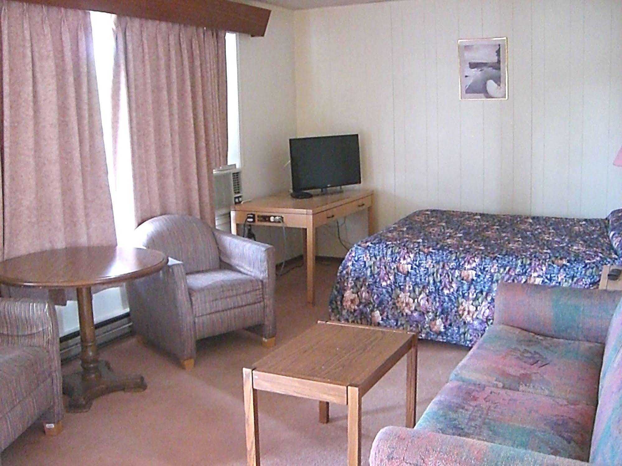 A-1 Alberni Inn Port Alberni Ngoại thất bức ảnh