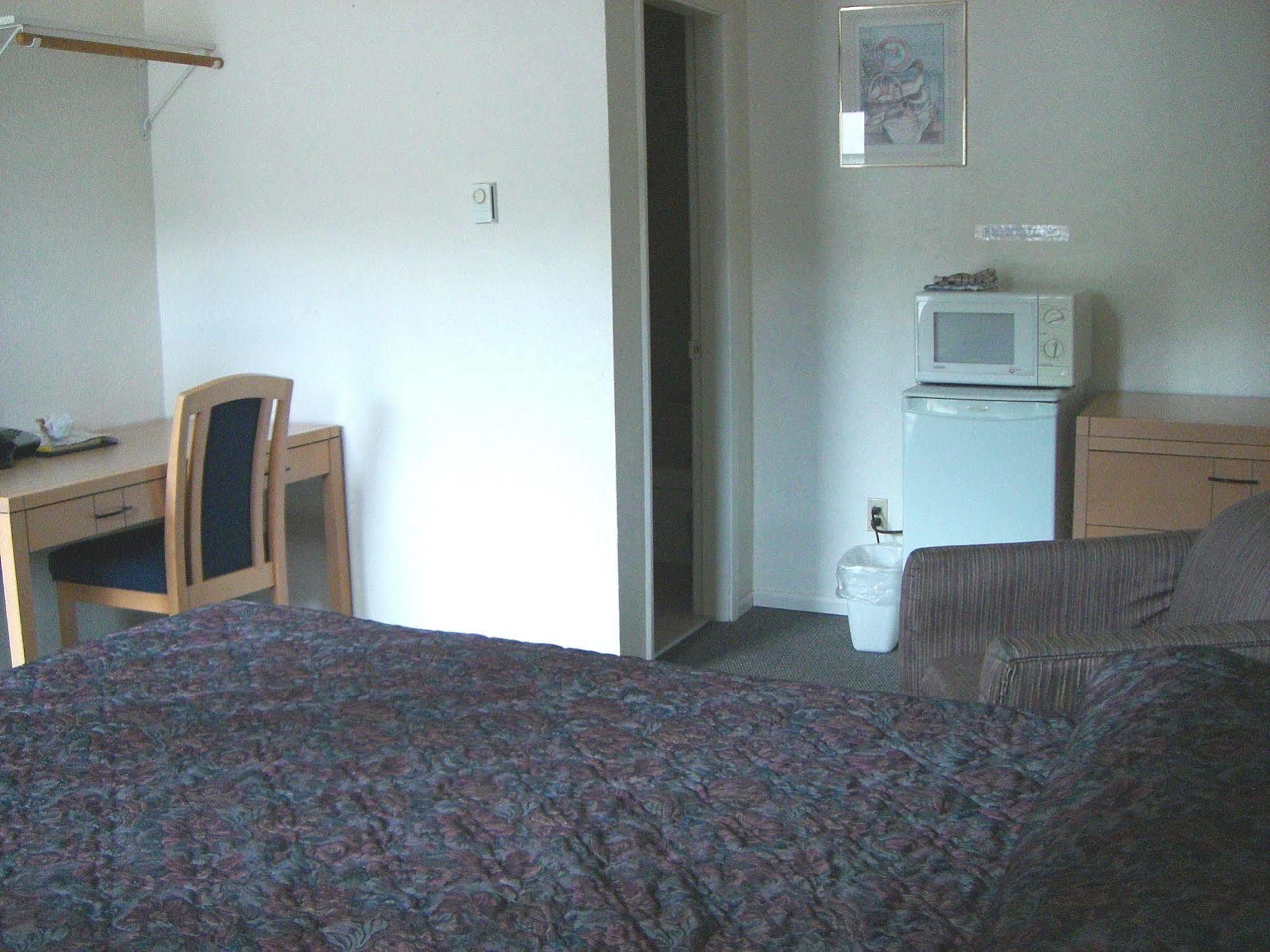 A-1 Alberni Inn Port Alberni Ngoại thất bức ảnh