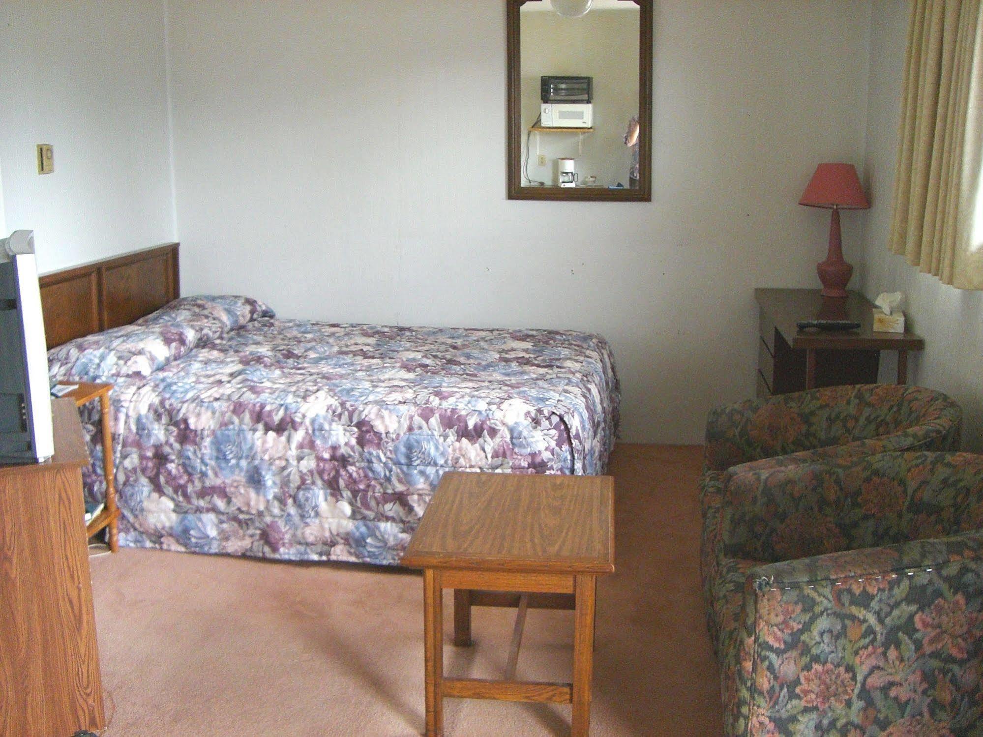 A-1 Alberni Inn Port Alberni Ngoại thất bức ảnh