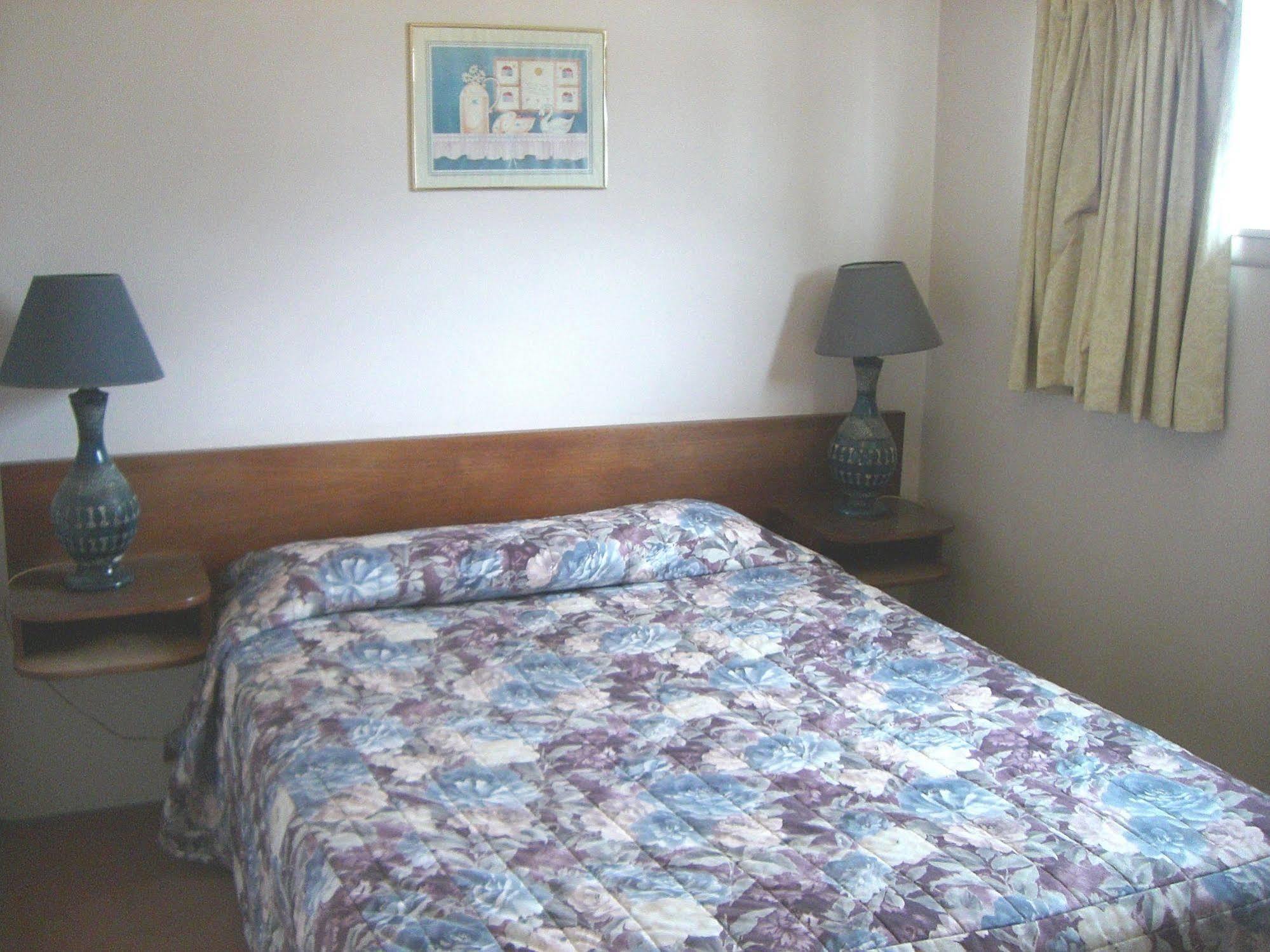 A-1 Alberni Inn Port Alberni Ngoại thất bức ảnh
