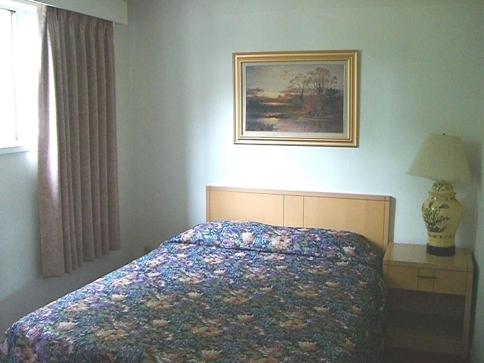 A-1 Alberni Inn Port Alberni Ngoại thất bức ảnh