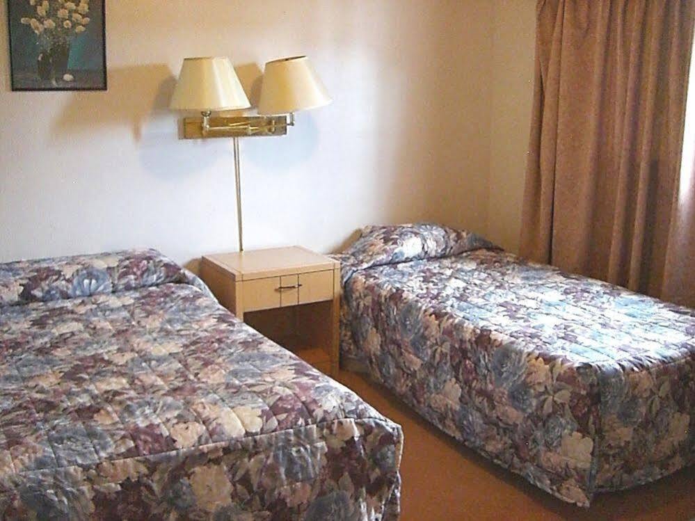 A-1 Alberni Inn Port Alberni Ngoại thất bức ảnh