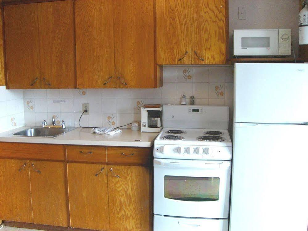 A-1 Alberni Inn Port Alberni Ngoại thất bức ảnh