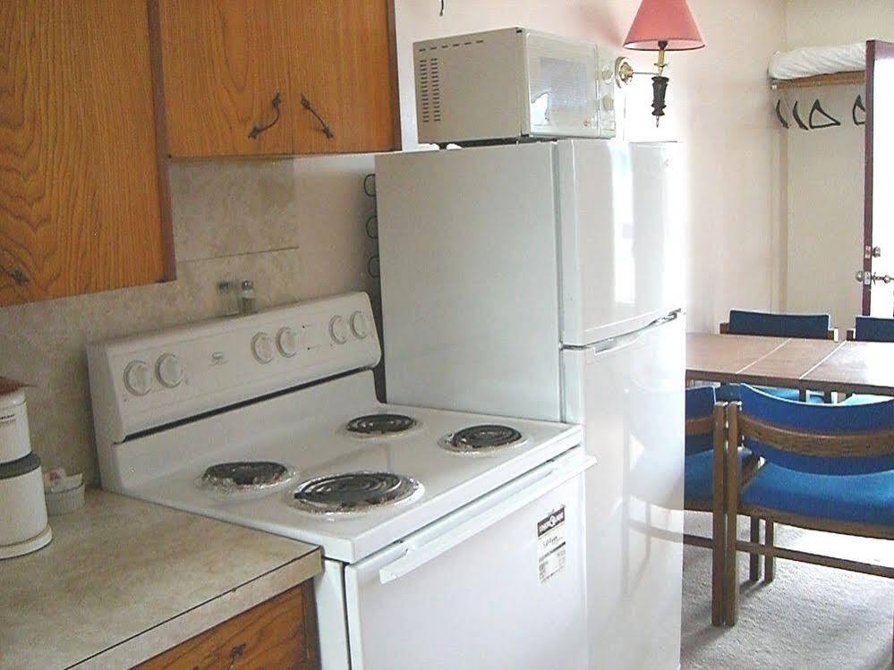 A-1 Alberni Inn Port Alberni Ngoại thất bức ảnh